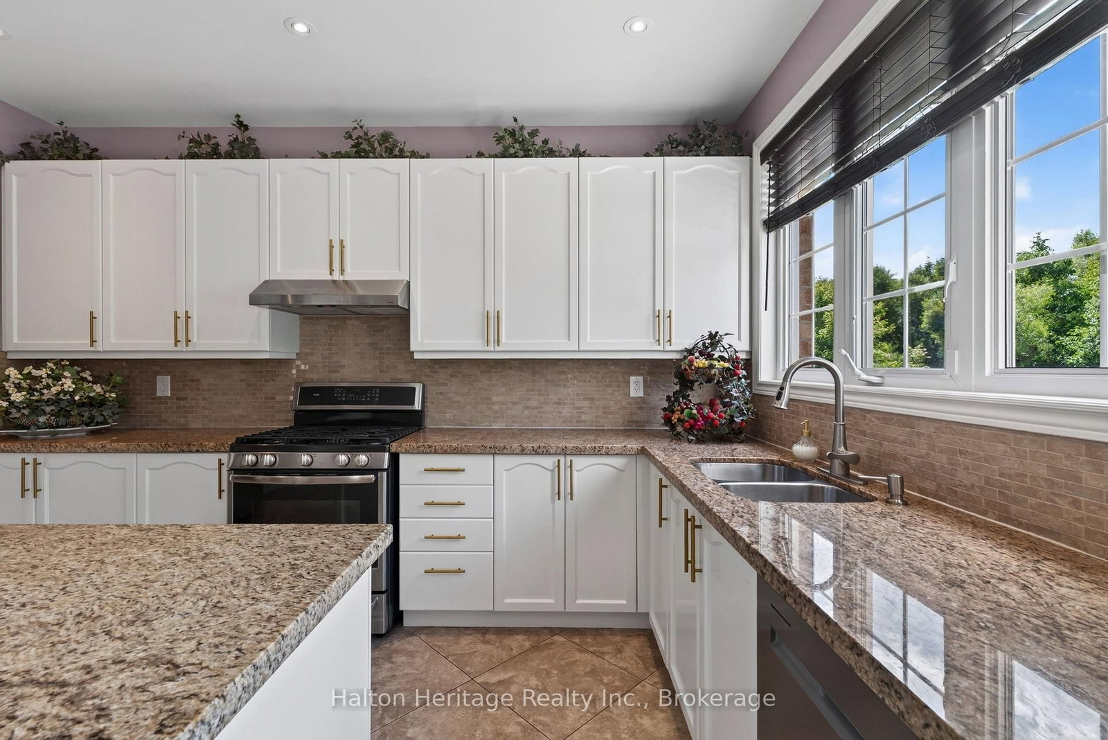 360 Holmes Crescent • Milton, ON photo 14