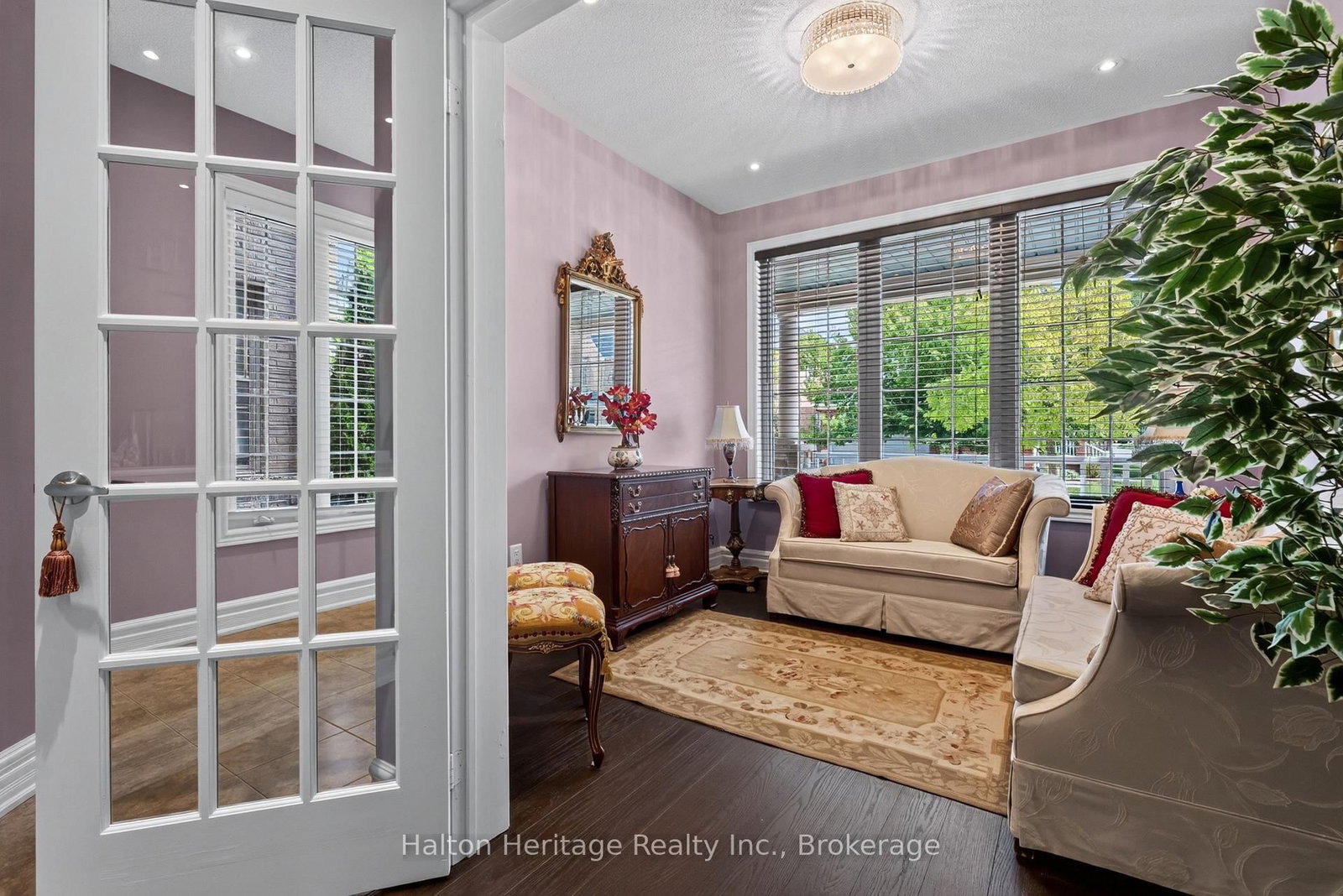 360 Holmes Crescent • Milton, ON photo 7