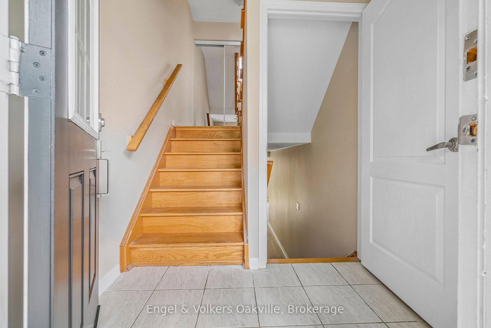2408 Coho Way • Oakville, ON photo 5