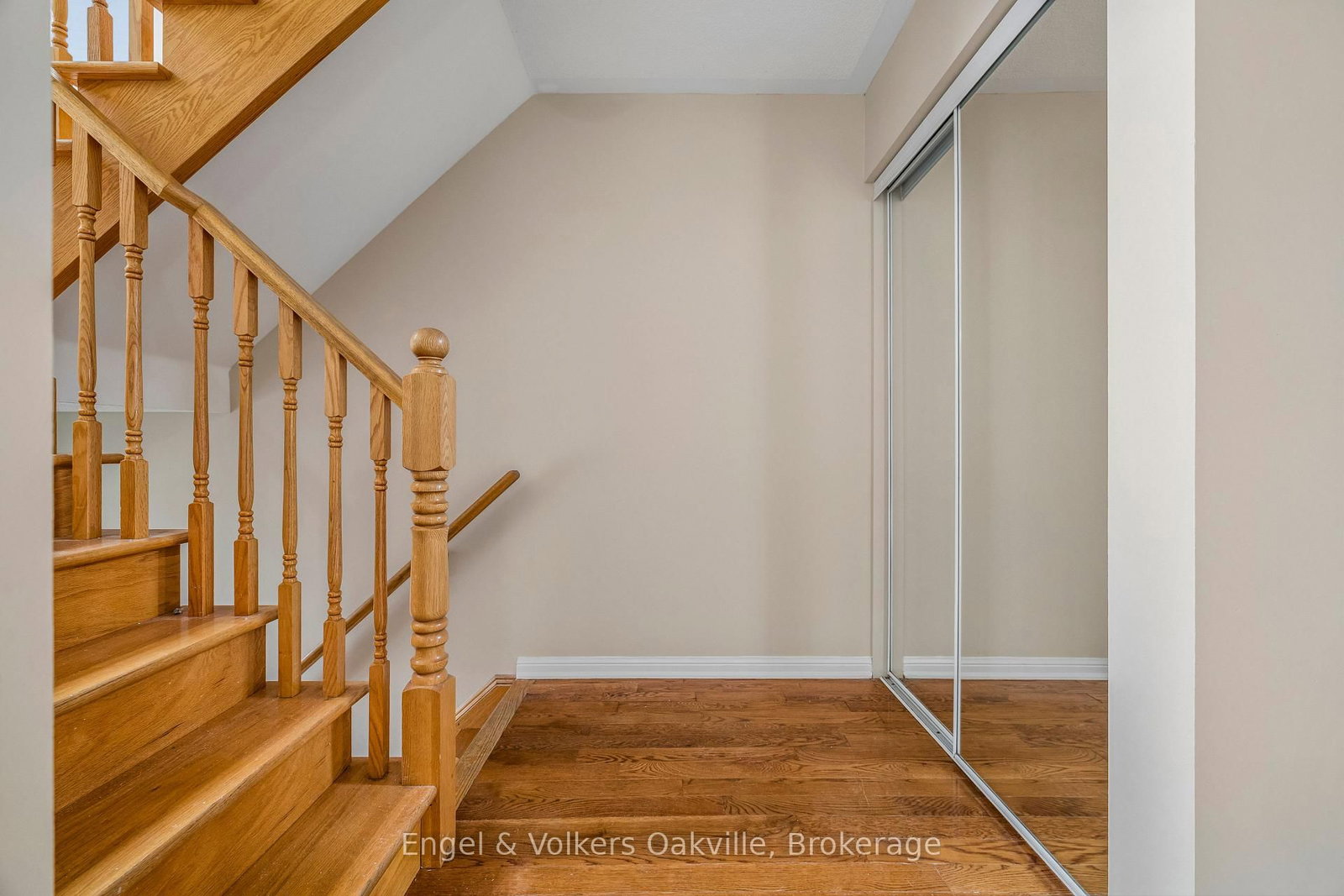 2408 Coho Way • Oakville, ON photo 6