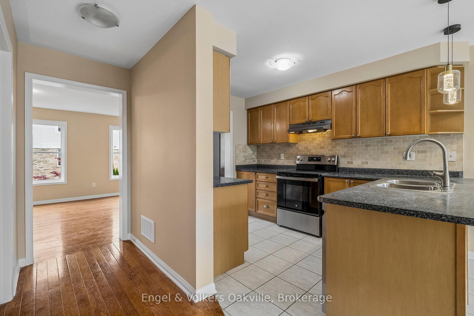 2408 Coho Way • Oakville, ON photo 7