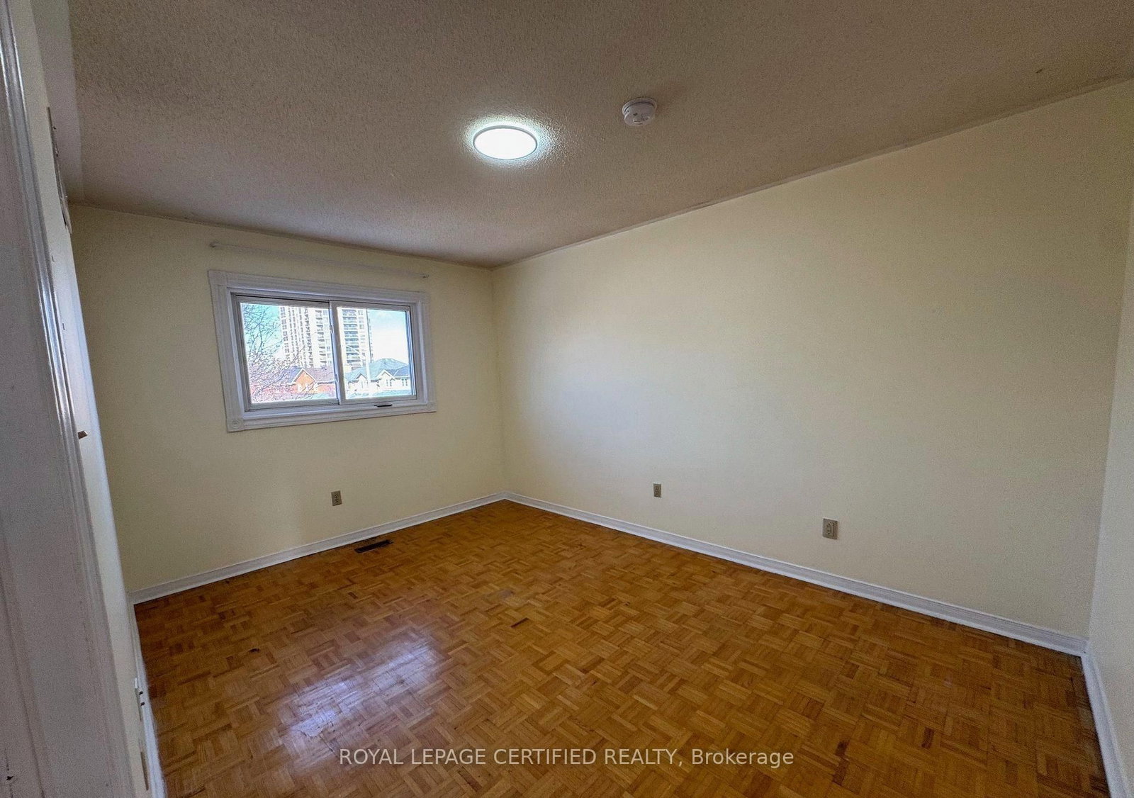 2nd Floor - 2 Kingsplate Crescent, Toronto 4