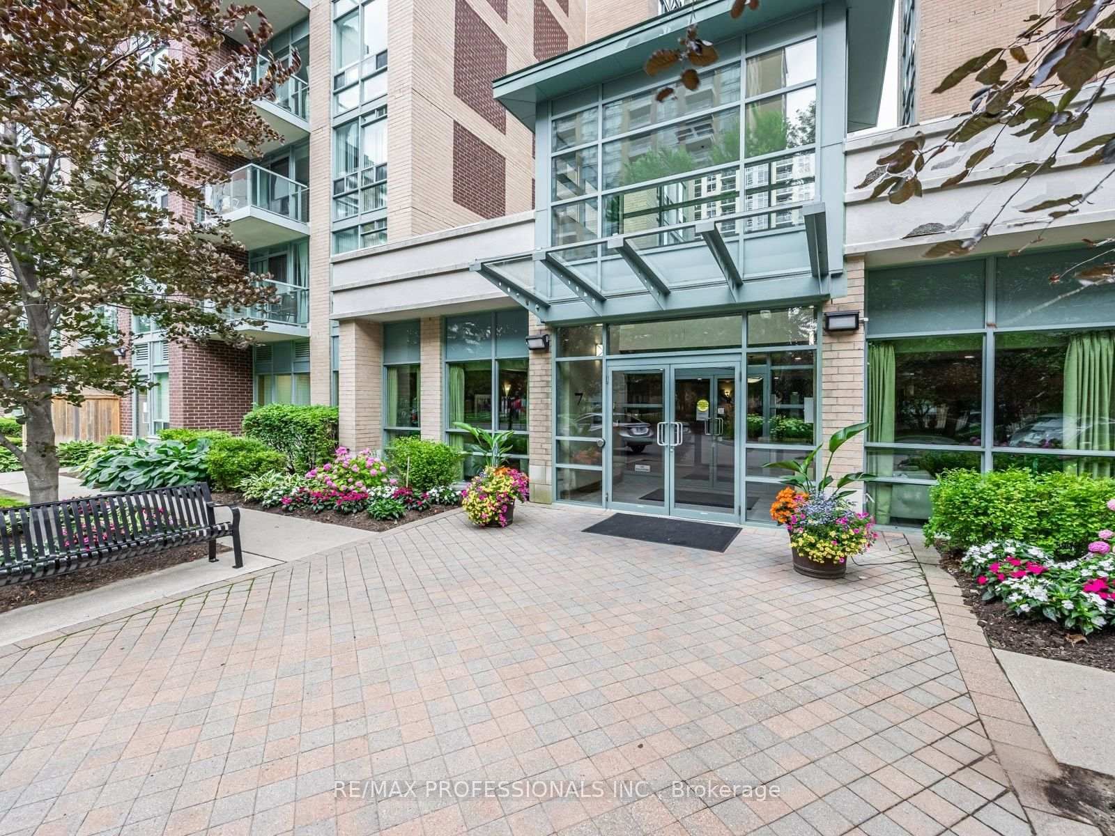 7 Michael Power Place • #509 • Toronto, ON photo 2