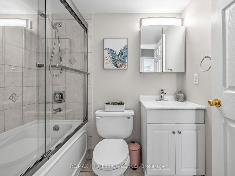 7 Michael Power Toronto,ON M9A 0A4 — Photo 25