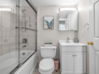 7 Michael Power Toronto,ON M9A 0A4 — Photo 25