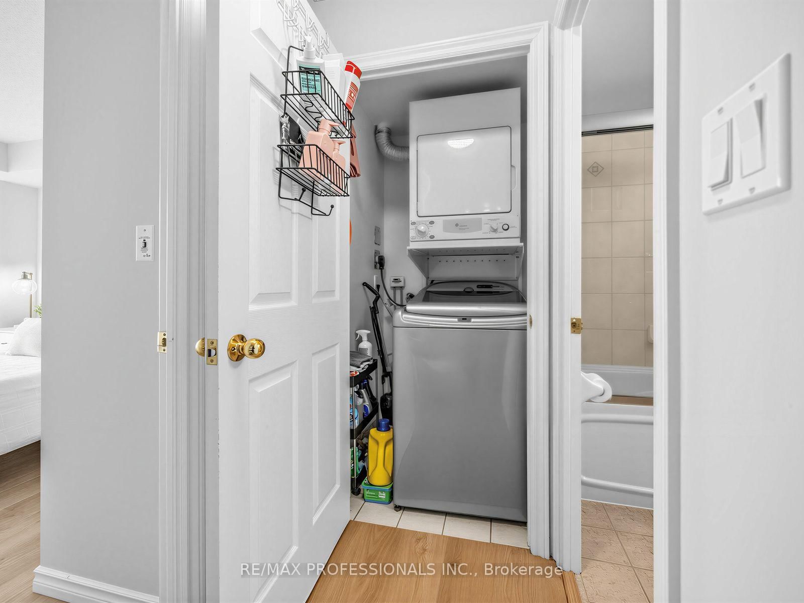 7 Michael Power Place • #509 • Toronto, ON photo 27
