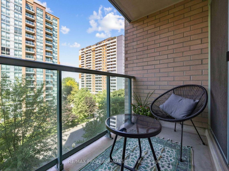 7 Michael Power Toronto,ON M9A 0A4 — Photo 28