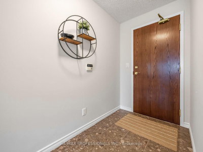 7 Michael Power Toronto,ON M9A 0A4 — Photo 32