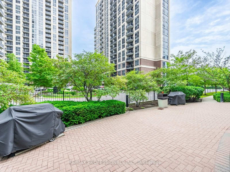 7 Michael Power Toronto,ON M9A 0A4 — Photo 40