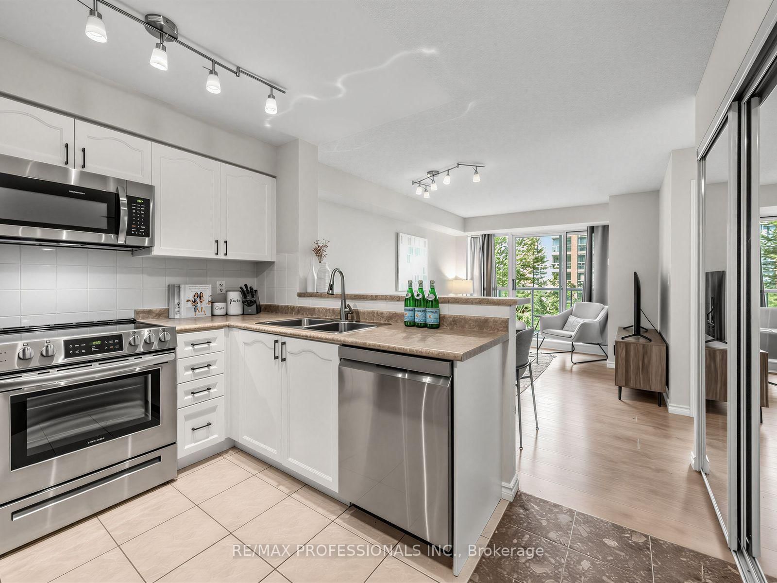 7 Michael Power Place • #509 • Toronto, ON photo 5