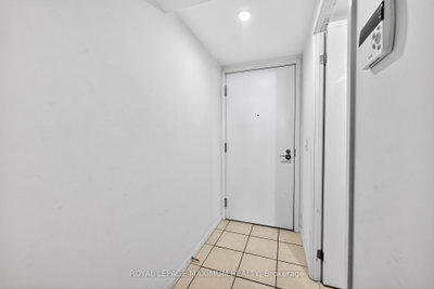 830 Lawrence Toronto,ON M6A 0B6 — Photo 12