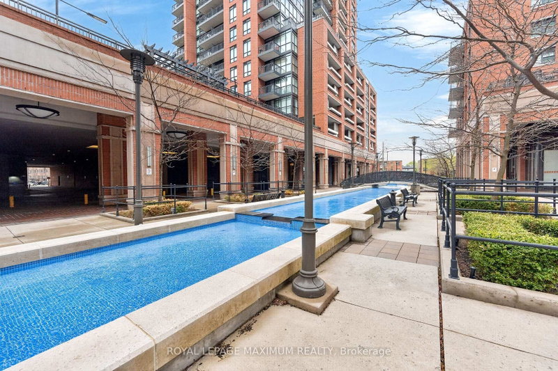 830 Lawrence Toronto,ON M6A 0B6 — Photo 4