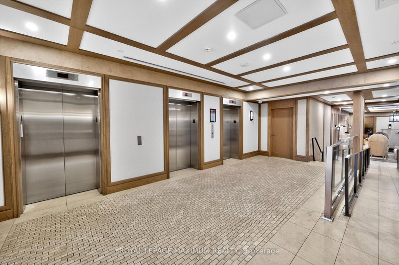830 Lawrence Toronto,ON M6A 0B6 — Photo 9