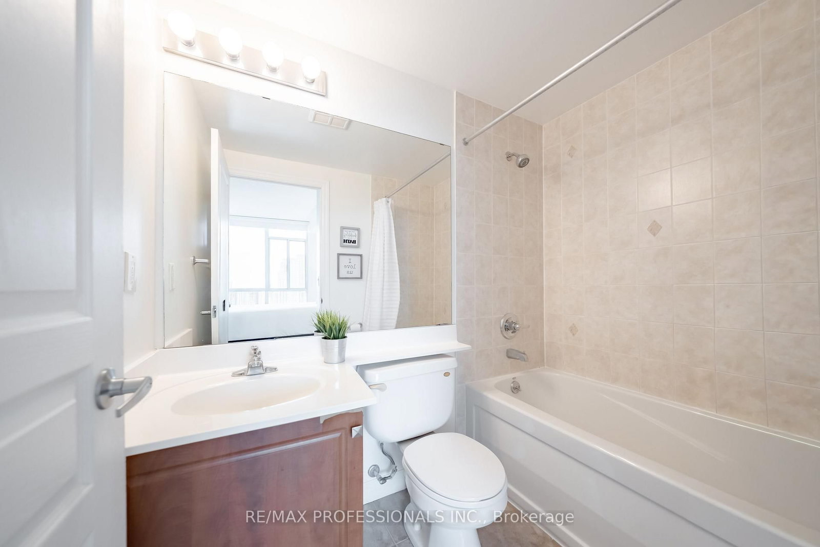 220 Burnhamthorpe Road W • #2004 • Mississauga, ON photo 11