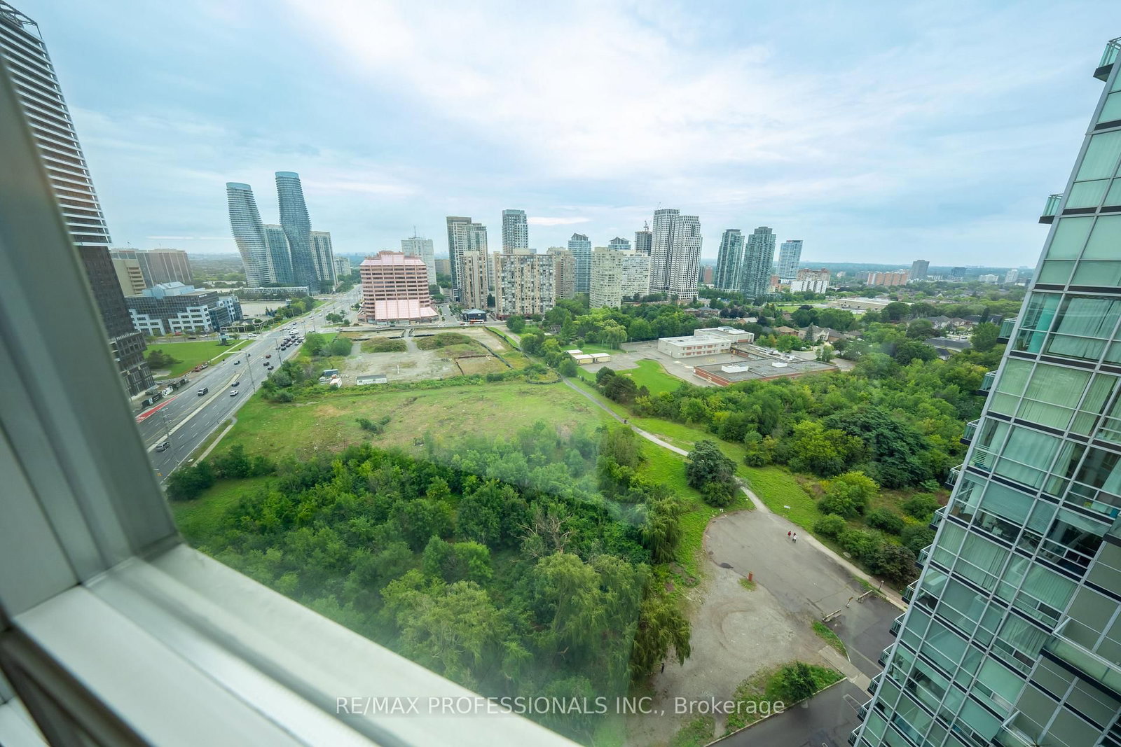 220 Burnhamthorpe Road W • #2004 • Mississauga, ON photo 13