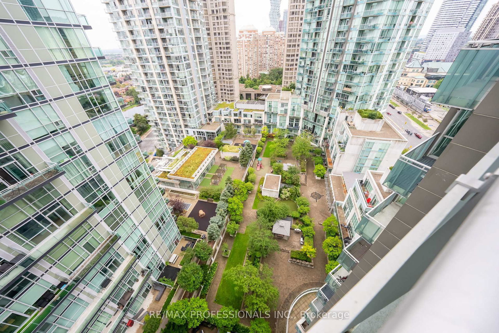 220 Burnhamthorpe Road W • #2004 • Mississauga, ON photo 14