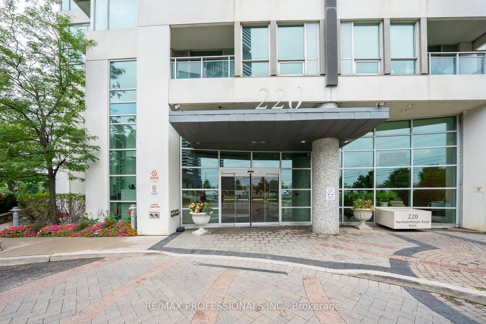 220 Burnhamthorpe Road W • #2004 • Mississauga, ON photo 2