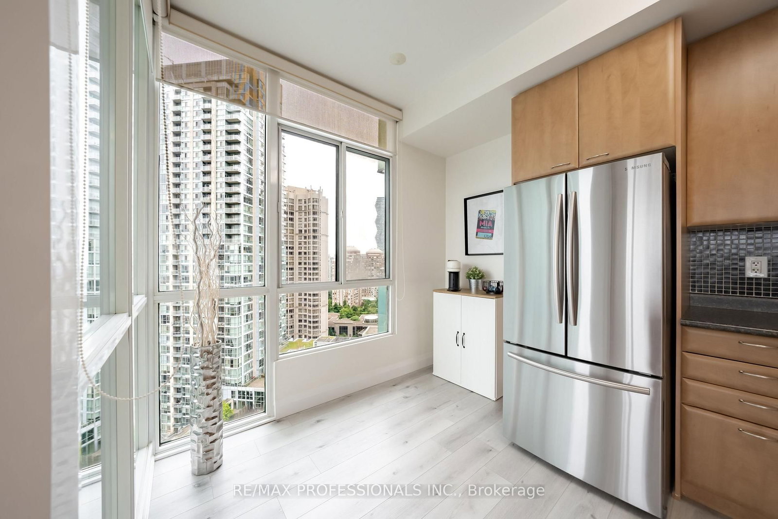 220 Burnhamthorpe Road W • #2004 • Mississauga, ON photo 3
