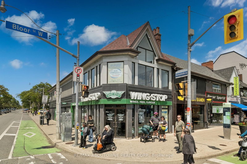 2218 Bloor St W photo 2