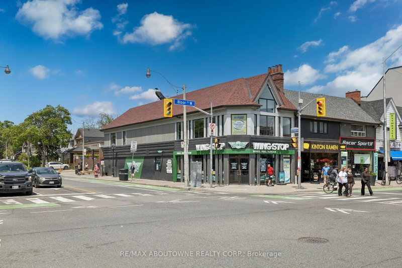 2218 Bloor St W photo 3