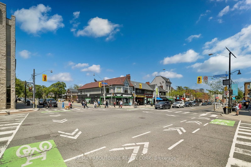 2218 Bloor St W photo 5