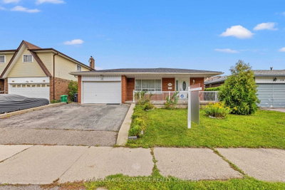 112 Kingswood Drive • Brampton, ON photo 2