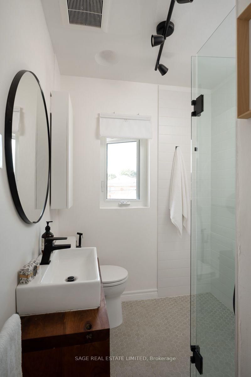 31 Russett Avenue • Toronto, ON photo 19
