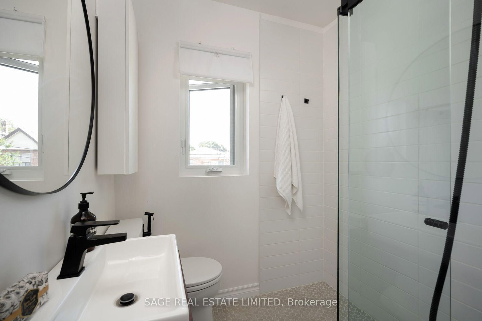 31 Russett Avenue • Toronto, ON photo 20