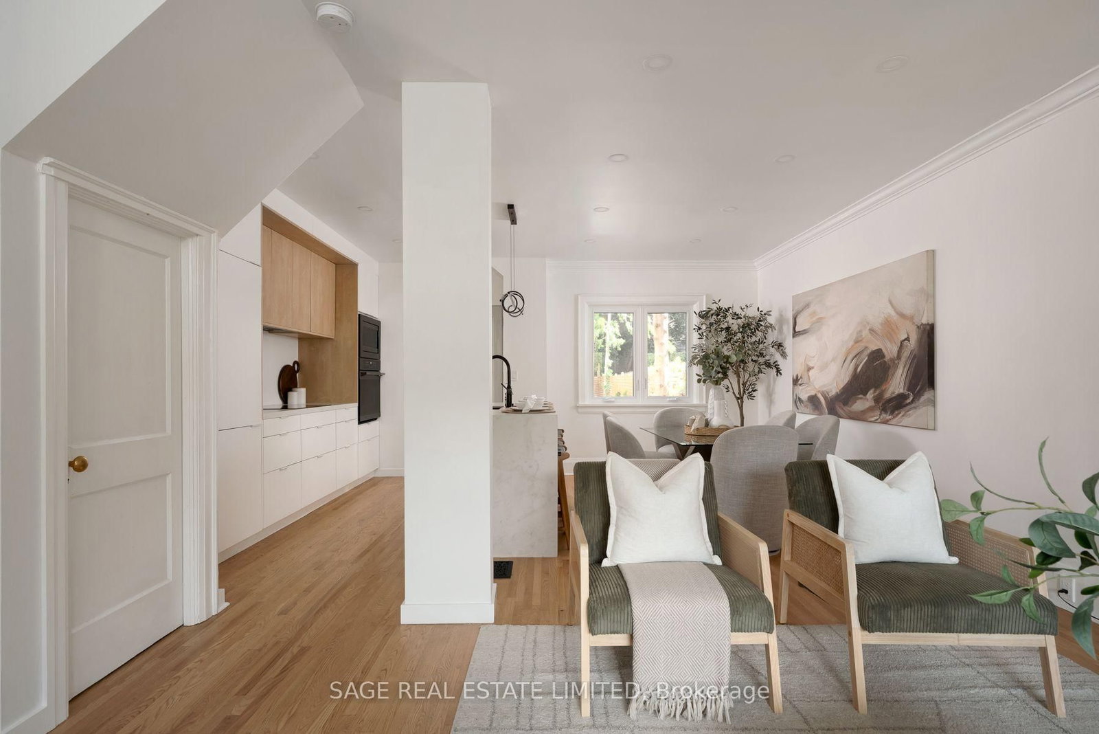 31 Russett Avenue • Toronto, ON photo 7