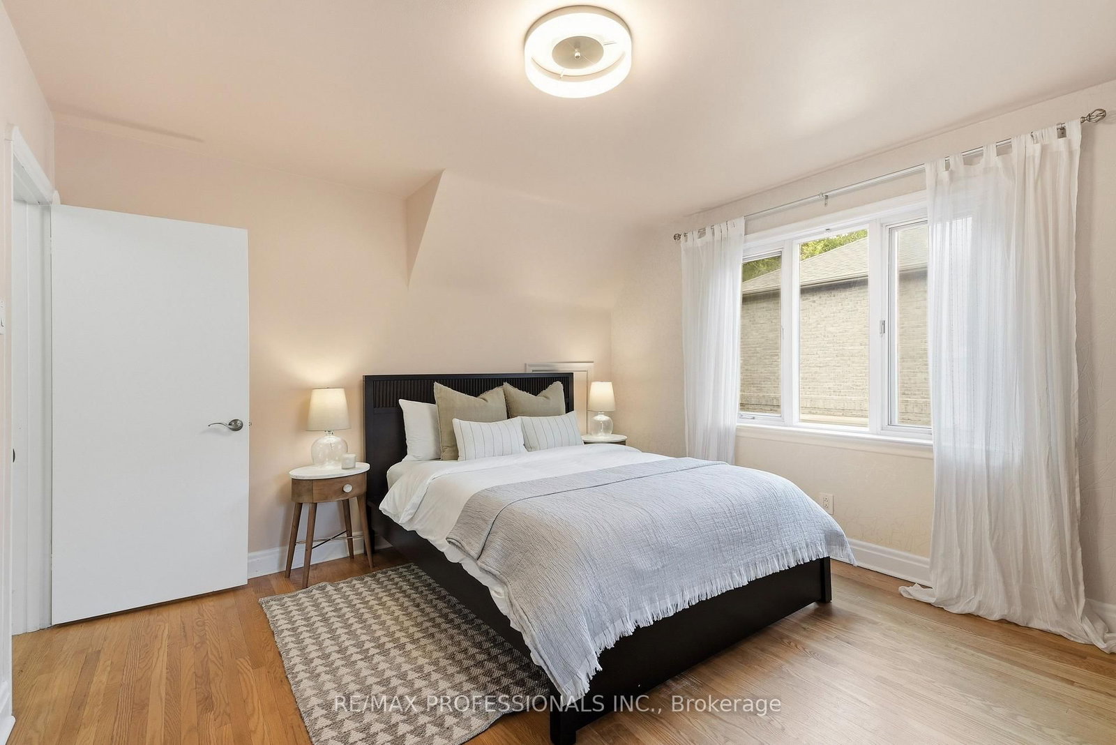38 Ballacaine Drive • Toronto, ON photo 23