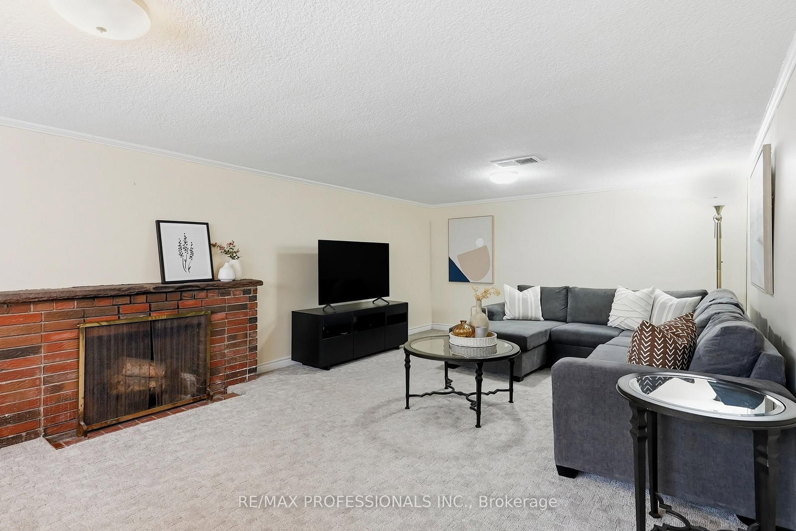 38 Ballacaine Drive • Toronto, ON photo 31