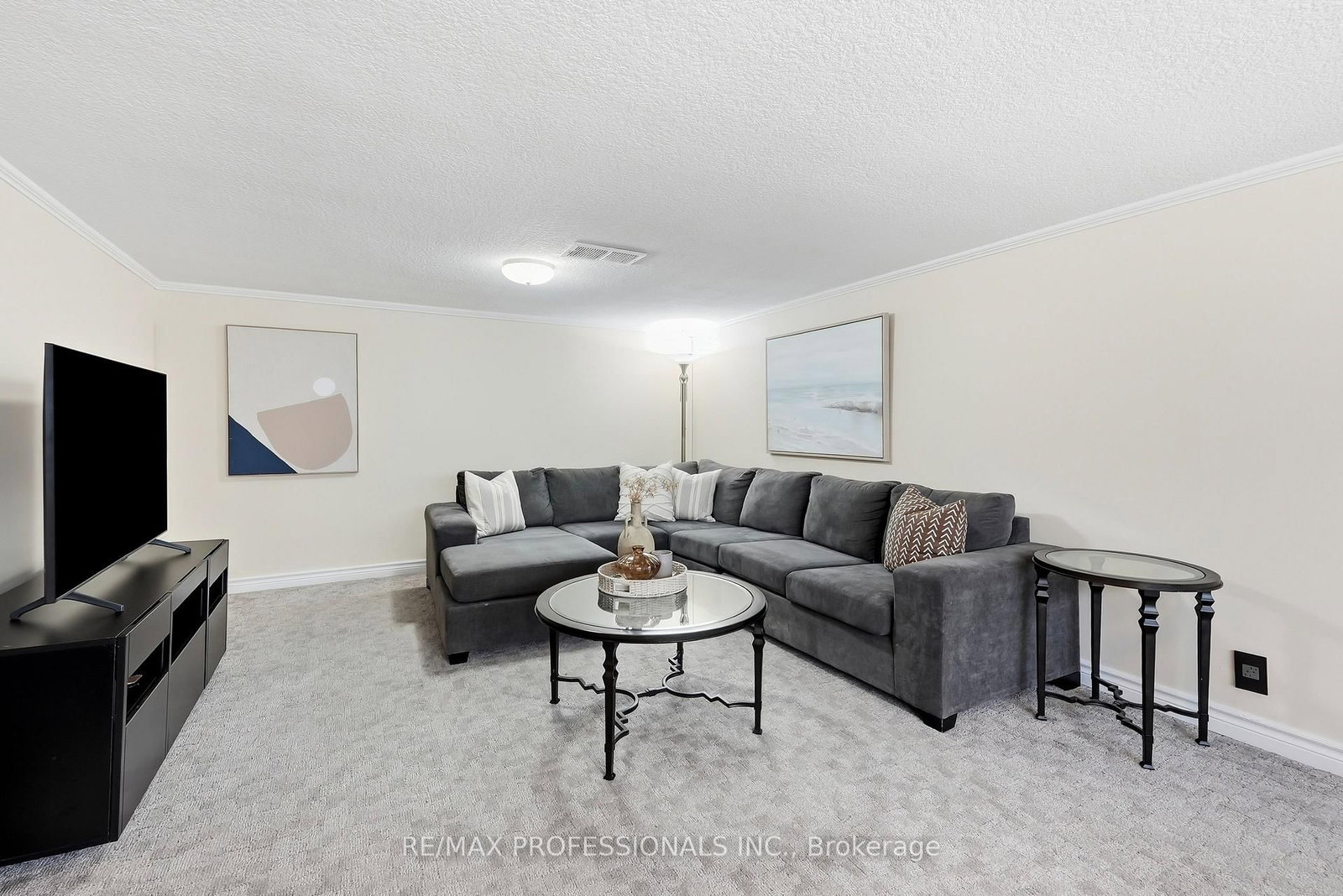 38 Ballacaine Drive • Toronto, ON photo 32