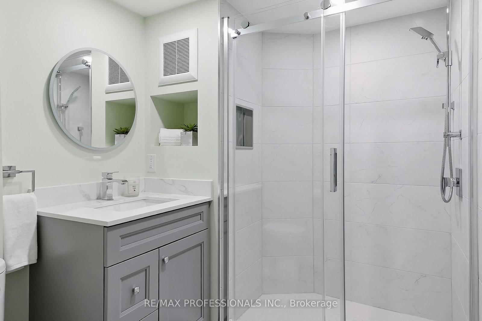 38 Ballacaine Drive • Toronto, ON photo 36