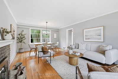 38 Ballacaine Drive • Toronto, ON photo 4