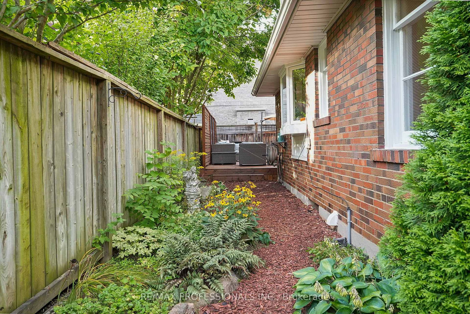 38 Ballacaine Drive • Toronto, ON photo 44