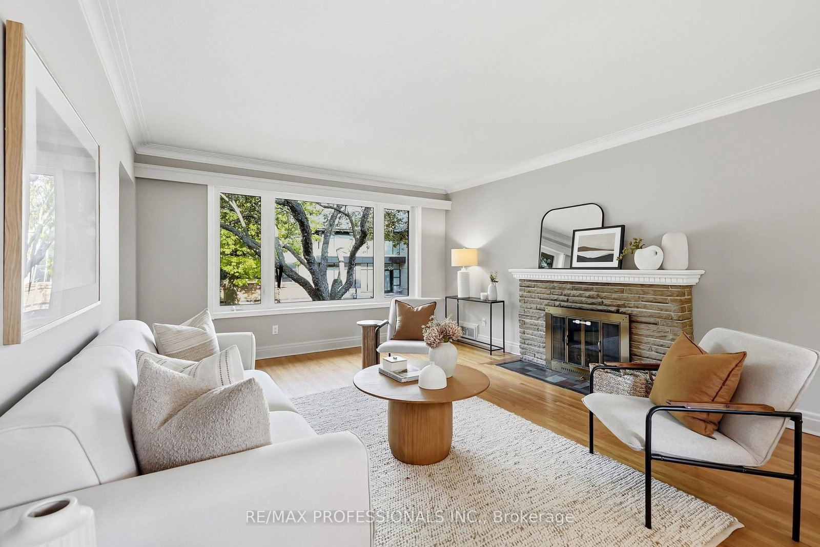 38 Ballacaine Drive • Toronto, ON photo 5