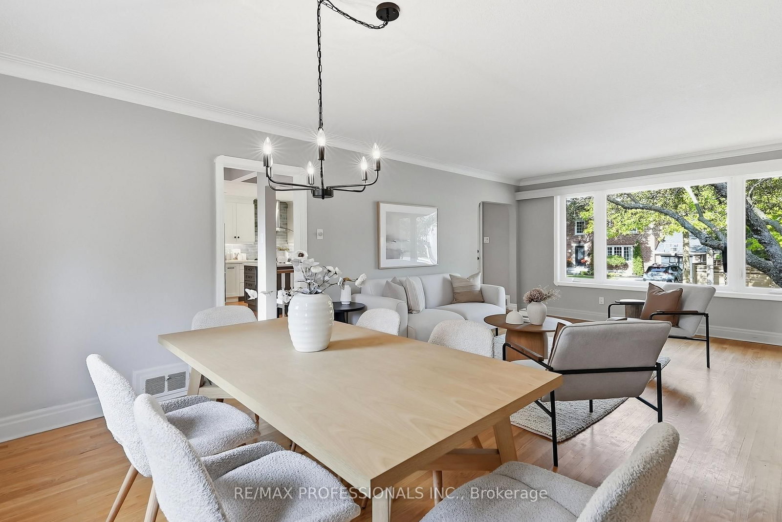 38 Ballacaine Drive • Toronto, ON photo 7