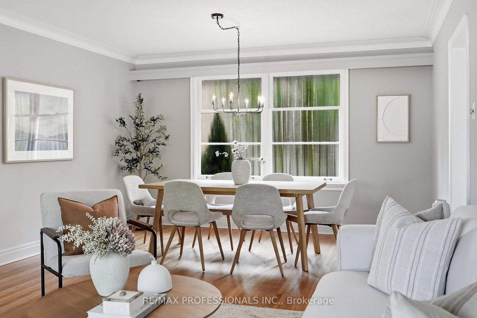 38 Ballacaine Drive • Toronto, ON photo 8