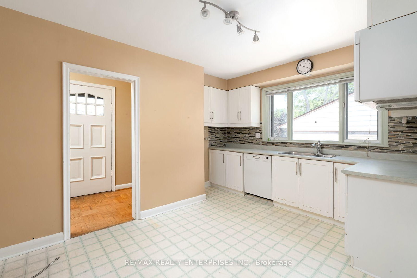 52 Briarwood Avenue • Mississauga, ON photo 11