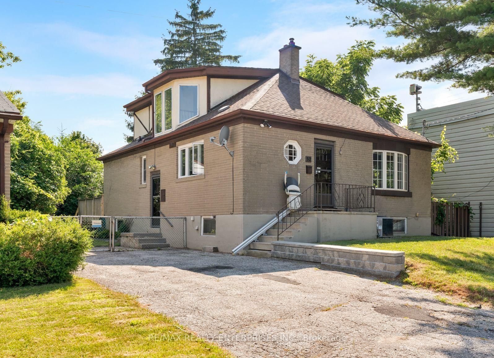 52 Briarwood Avenue • Mississauga, ON photo 4