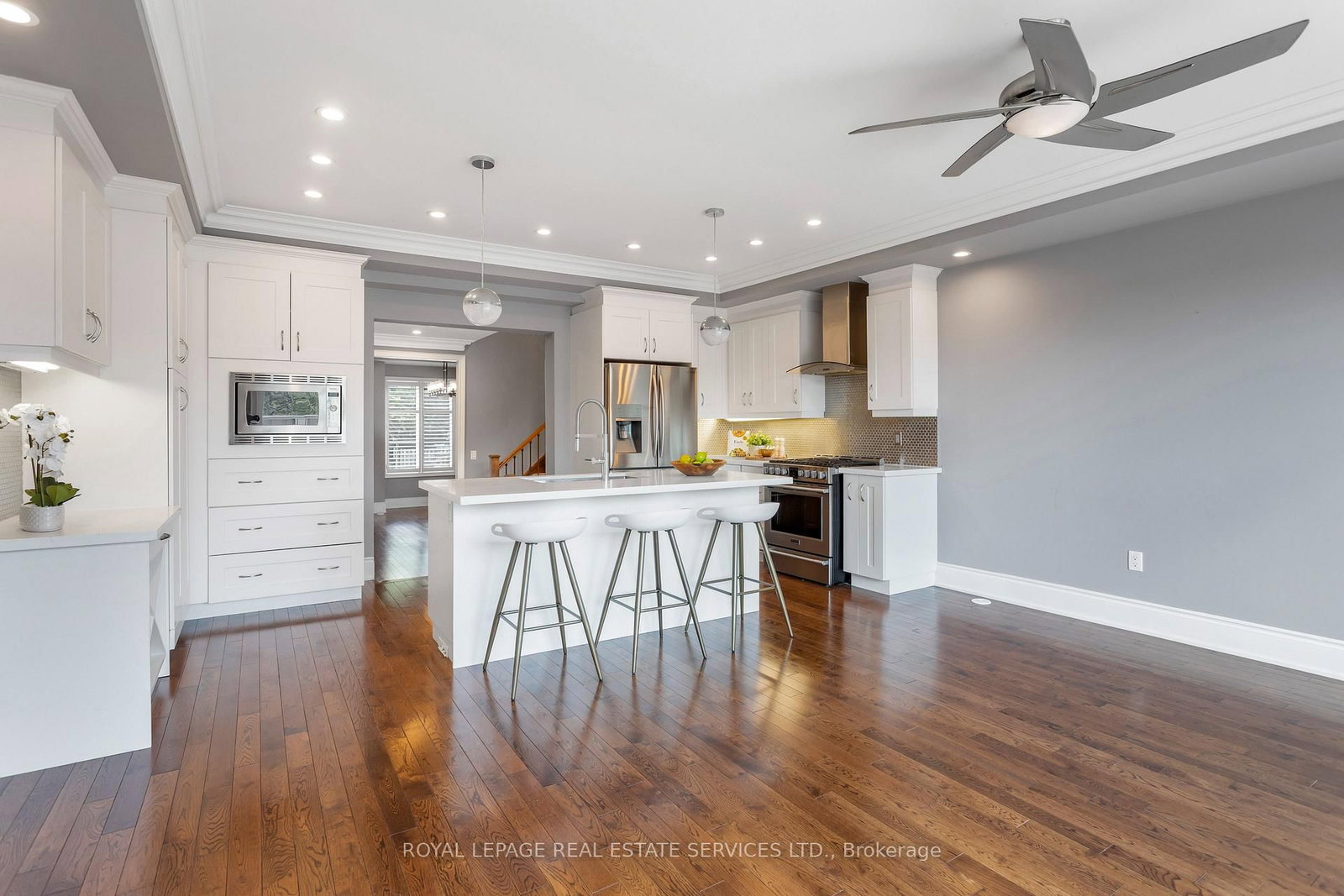 216 Rebecca Street • Oakville, ON photo 10