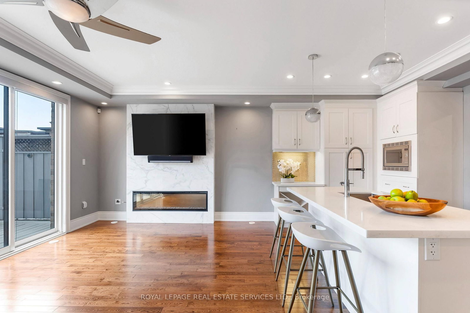 216 Rebecca Street • Oakville, ON photo 13
