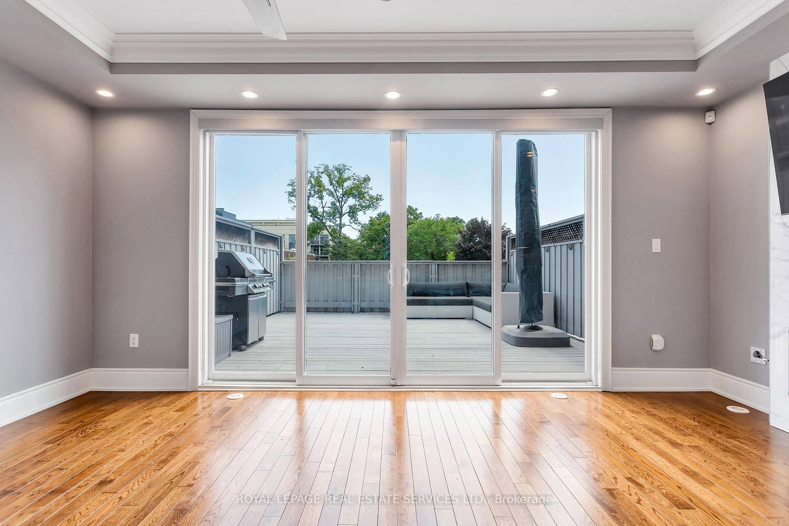 216 Rebecca Street • Oakville, ON photo 14