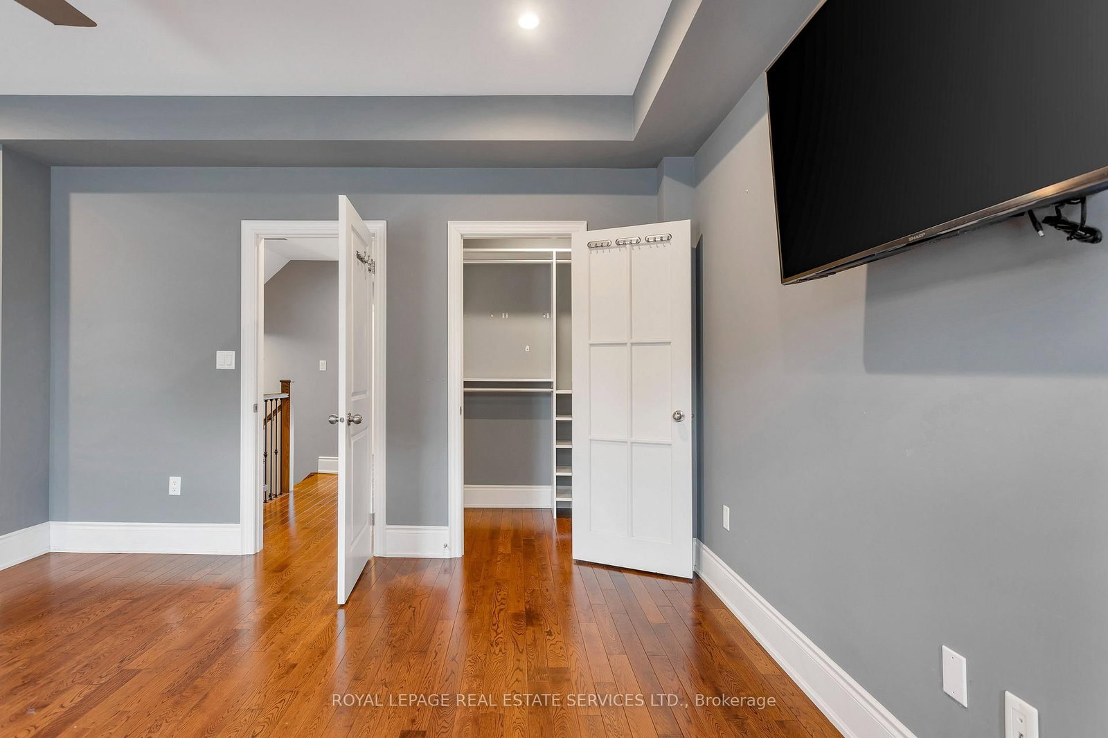 216 Rebecca Street • Oakville, ON photo 19