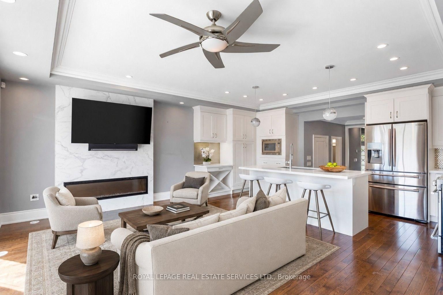 216 Rebecca Street • Oakville, ON photo 2