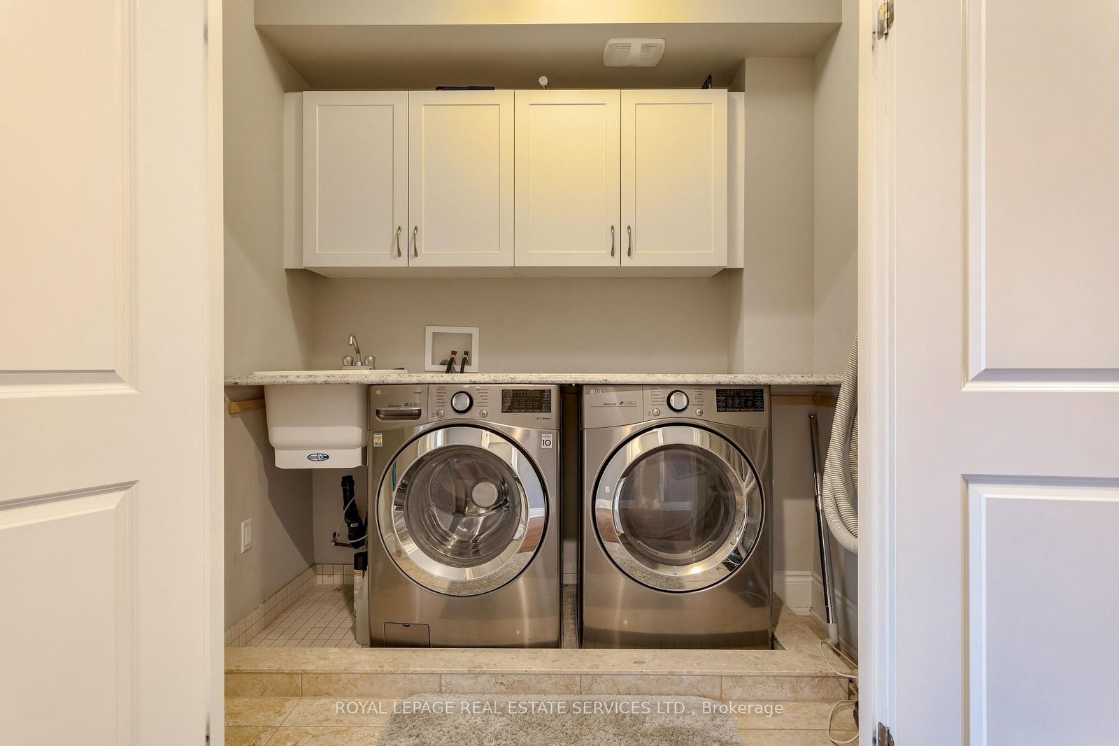 216 Rebecca Street • Oakville, ON photo 23