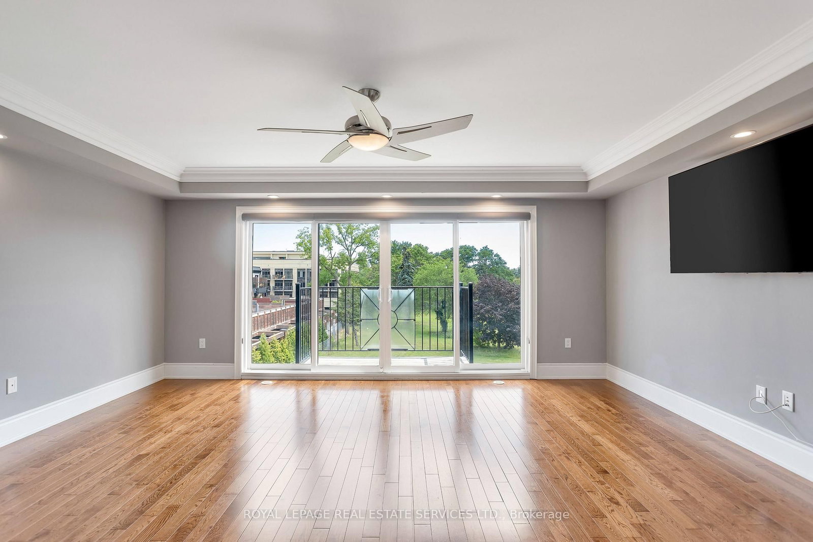 216 Rebecca Street • Oakville, ON photo 27