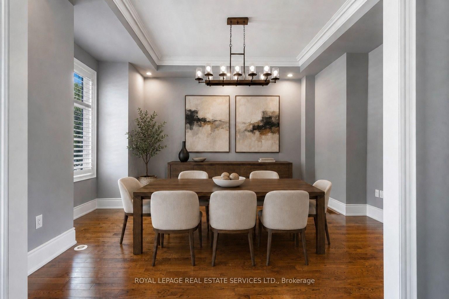 216 Rebecca Street • Oakville, ON photo 3