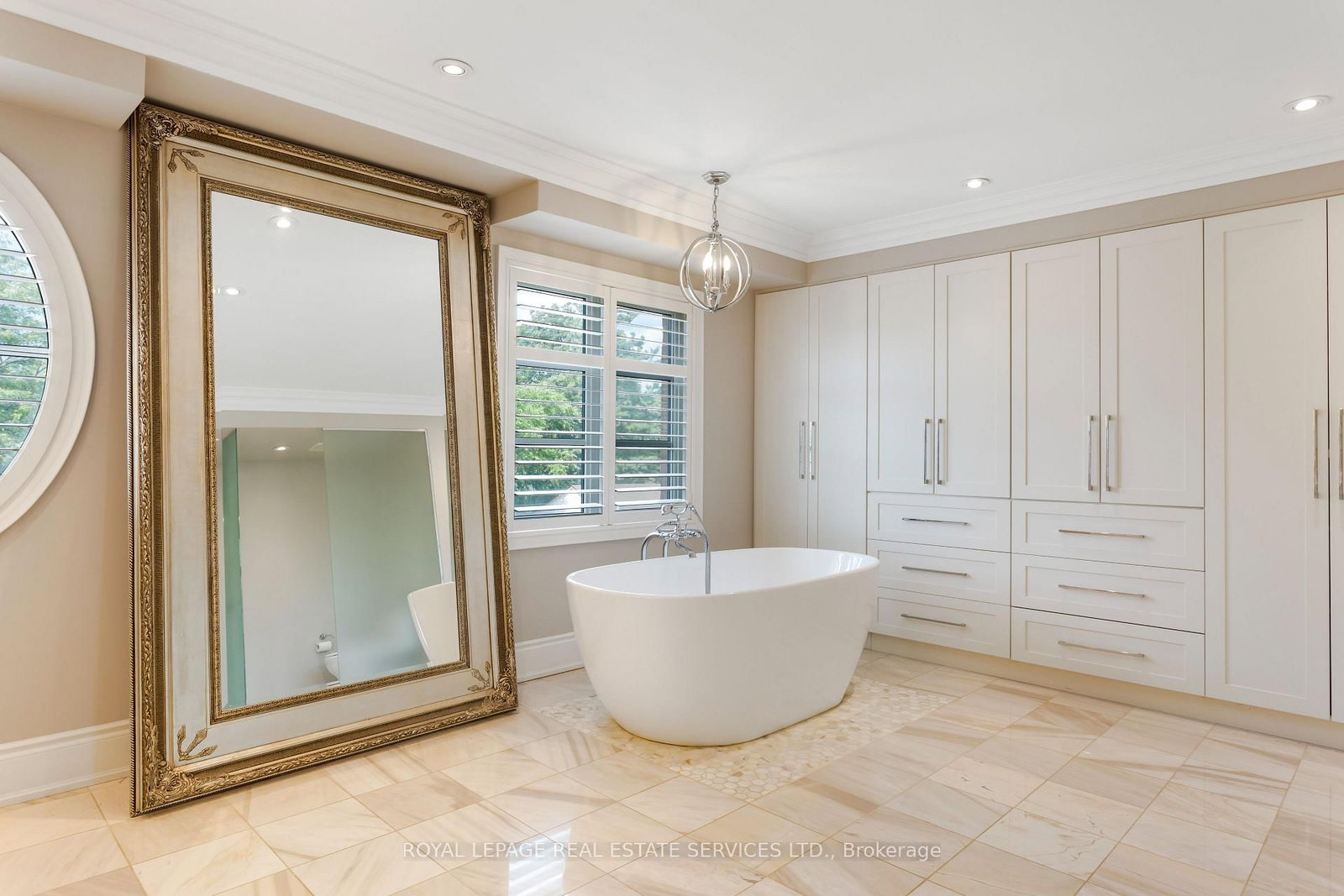 216 Rebecca Street • Oakville, ON photo 35