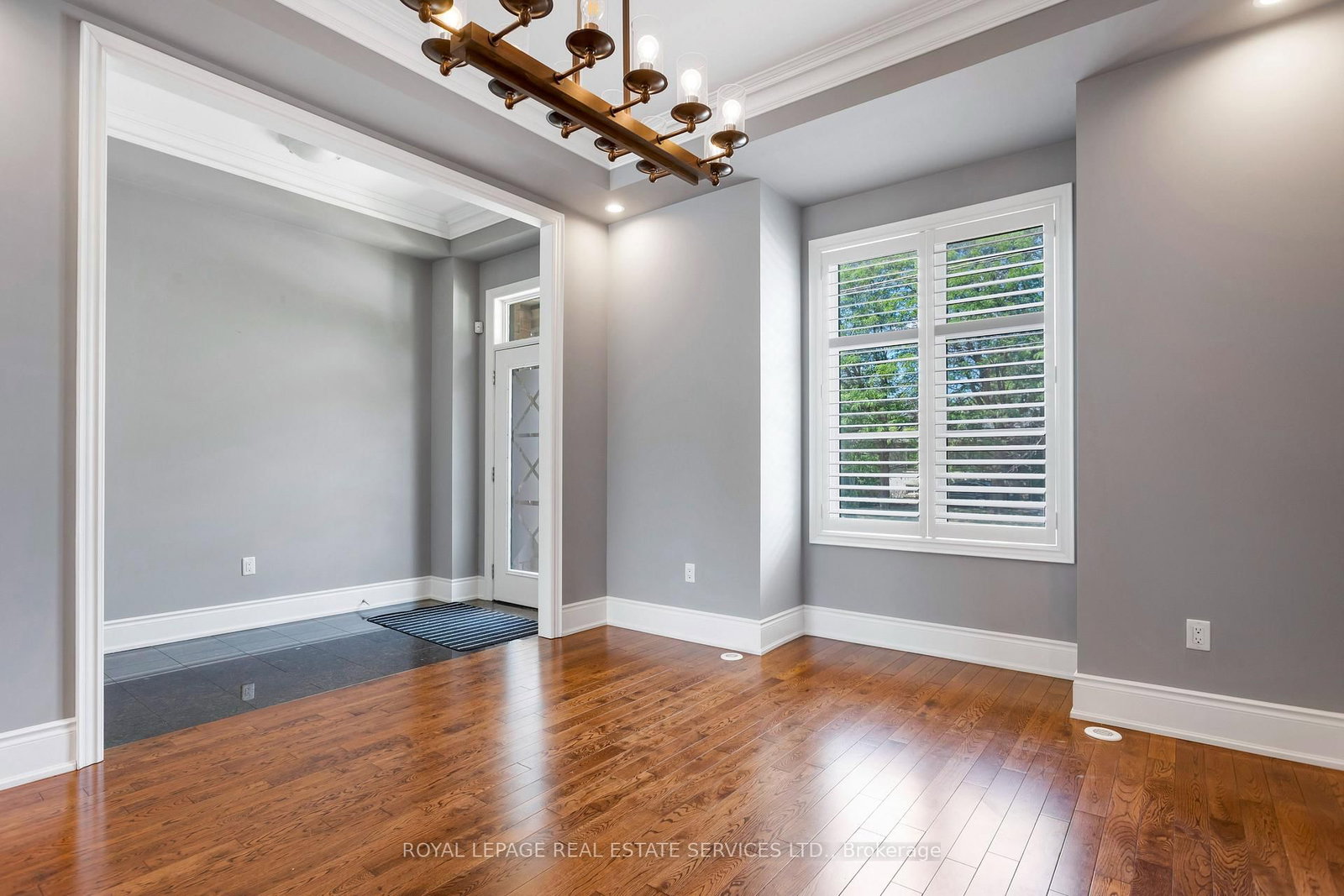216 Rebecca Street • Oakville, ON photo 5